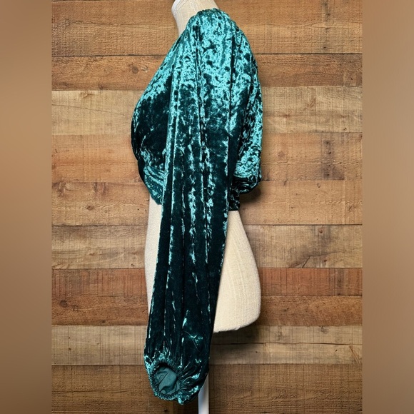 Lulus Festive Find Emerald Green Crushed Velvet Twist-Front Crop Top size Small - Picture 5 of 11